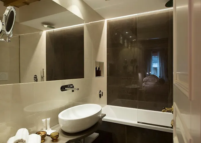 מלון Palazzo Caruso 4*